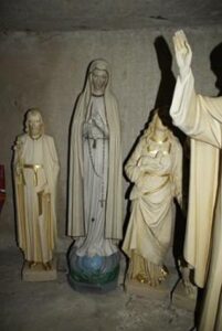 Beelden in kapel Heierhoeve